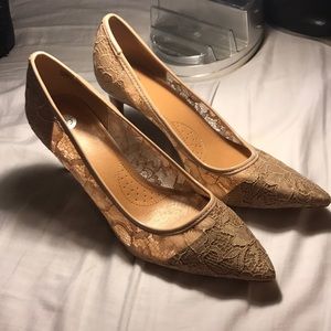 NWT DRESSBARN PUMPS